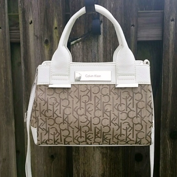 Calvin Klein Handbags - Calvin Klein Crossbody Purse